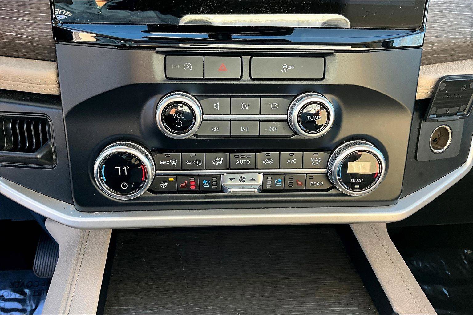 Certified 2024 Ford Expedition Limited image 13