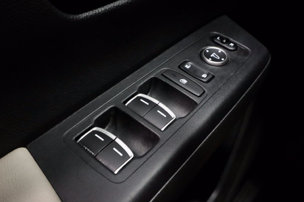 Used 2025 Honda CR-V EX-L image 25