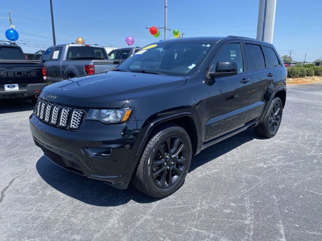 Used 2021 Jeep Grand Cherokee Laredo X RWD image 3