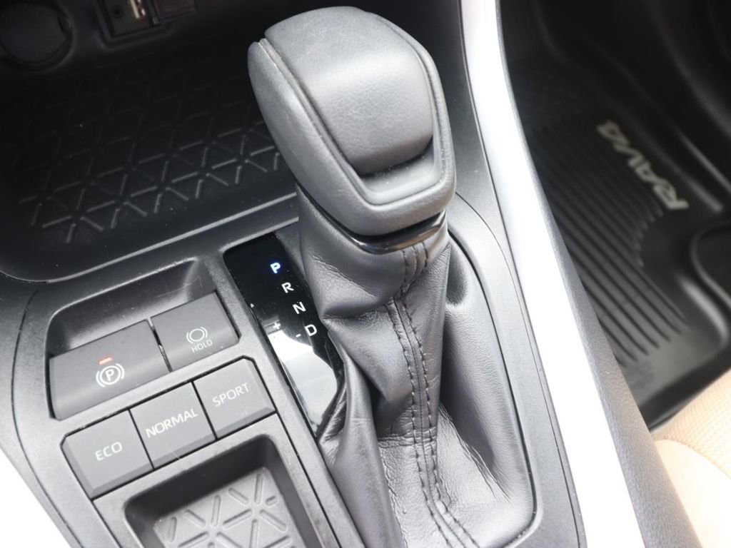 Used 2019 Toyota RAV4 LE image 22