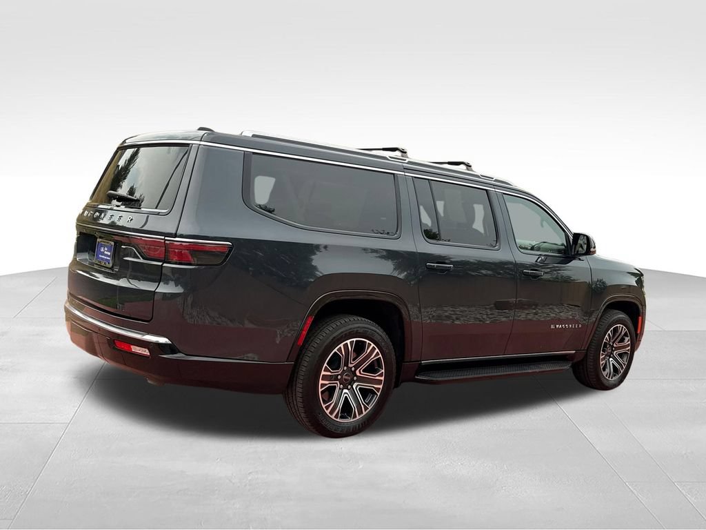 Used 2025 Jeep Wagoneer L Series II AWD/4WD image 9