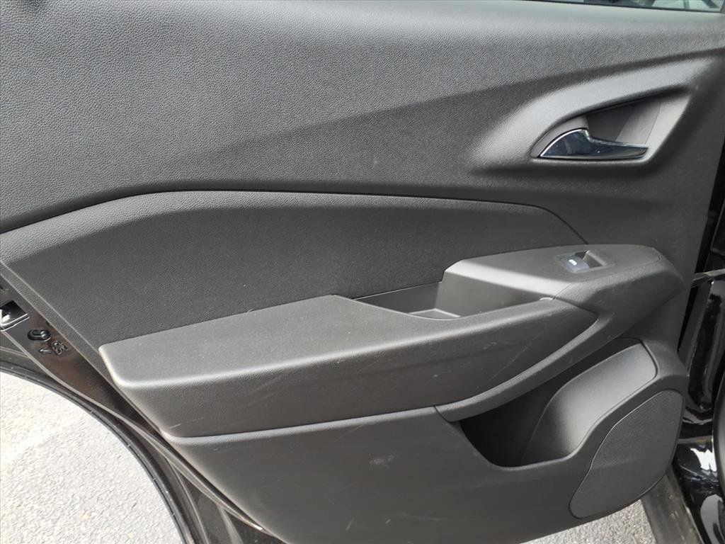 Used 2024 Chevrolet Trax ACTIV w/ Sunroof Package image 15