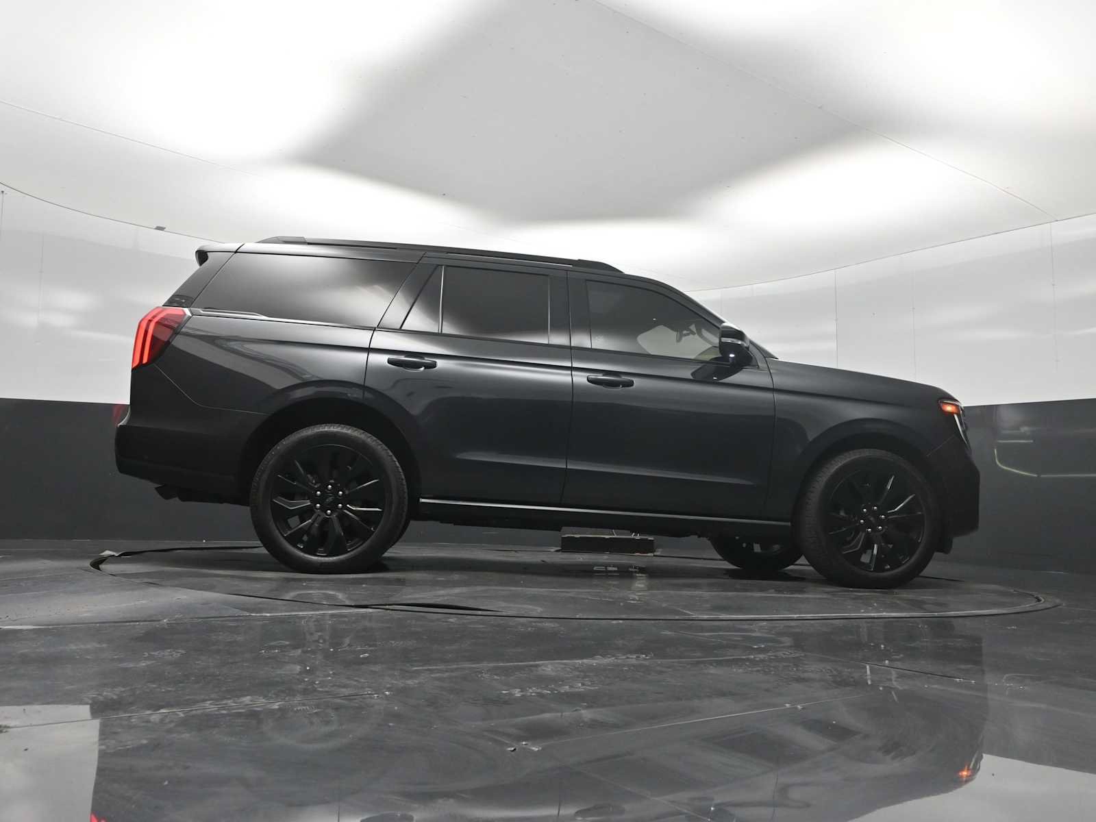 Certified 2025 Ford Expedition Platinum w/ Stealth Appearance Package AWD/4WD image 43