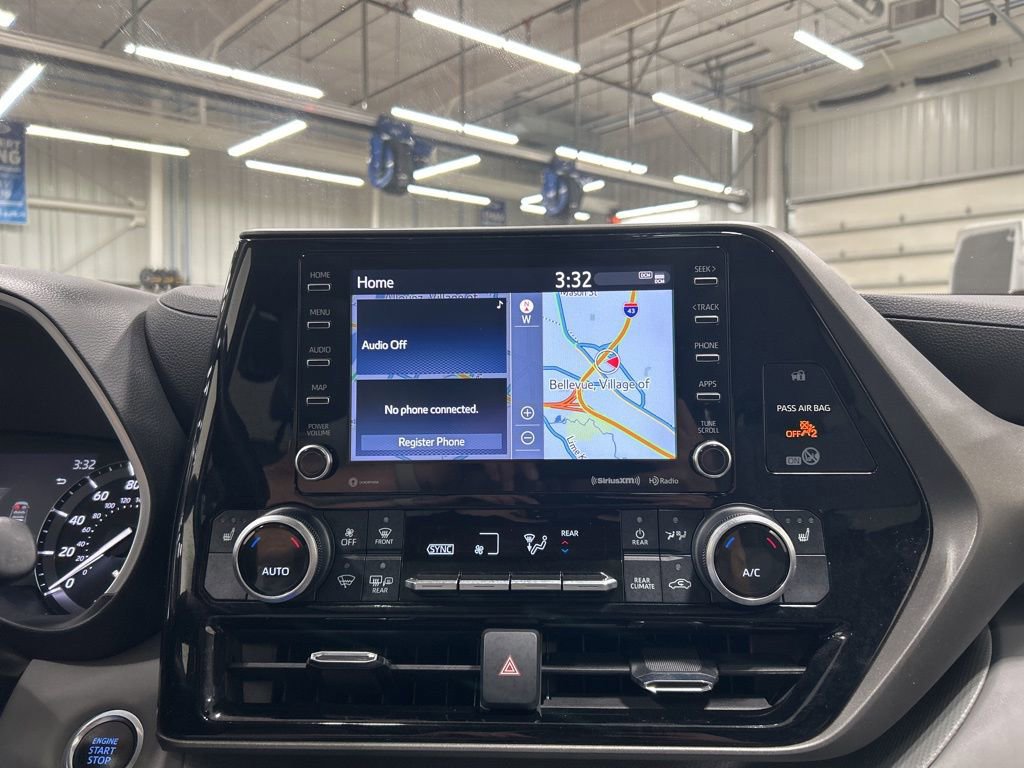 Used 2021 Toyota Highlander XLE AWD/4WD image 20