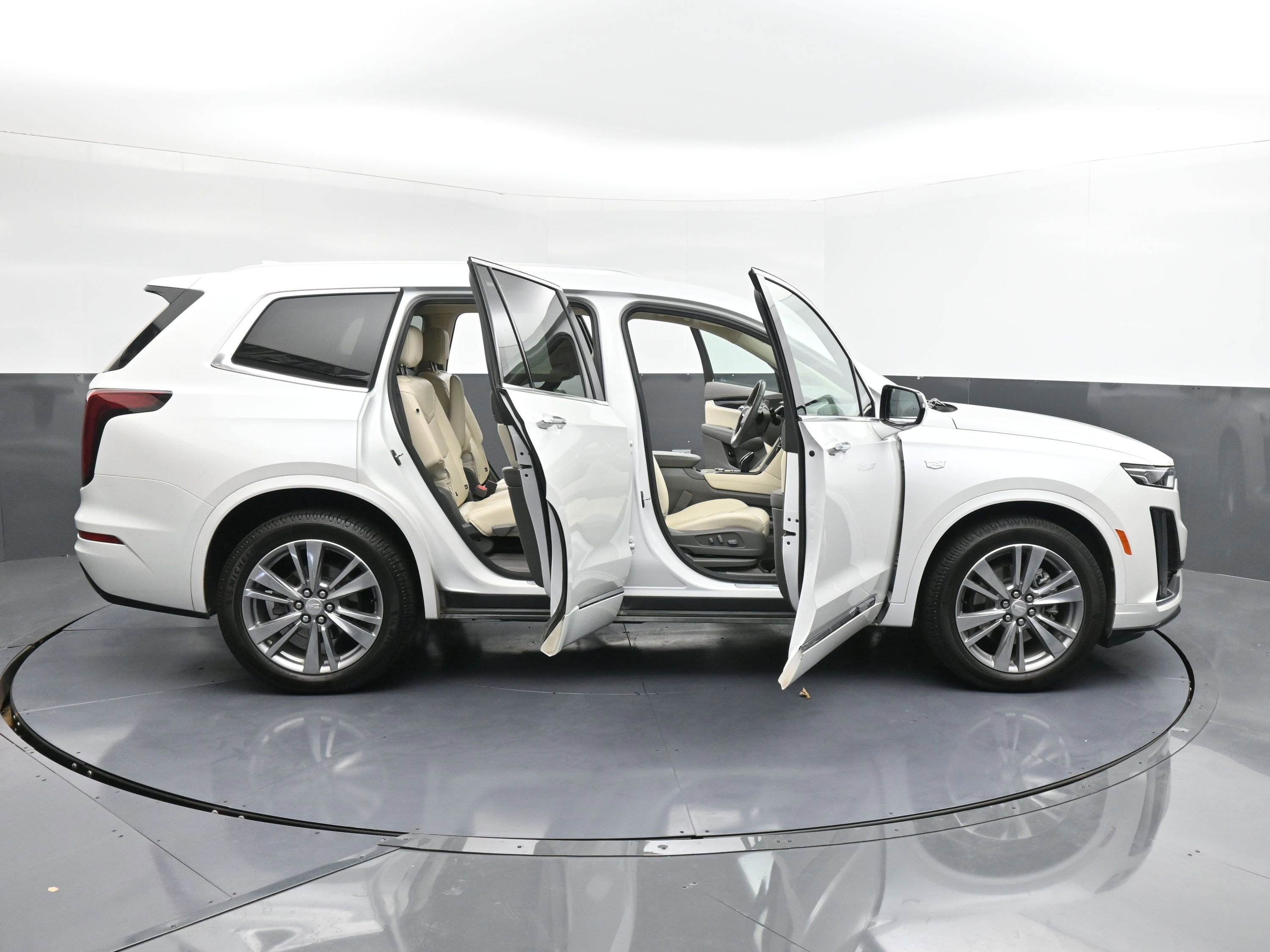 Used 2023 Cadillac XT6 Premium Luxury image 46