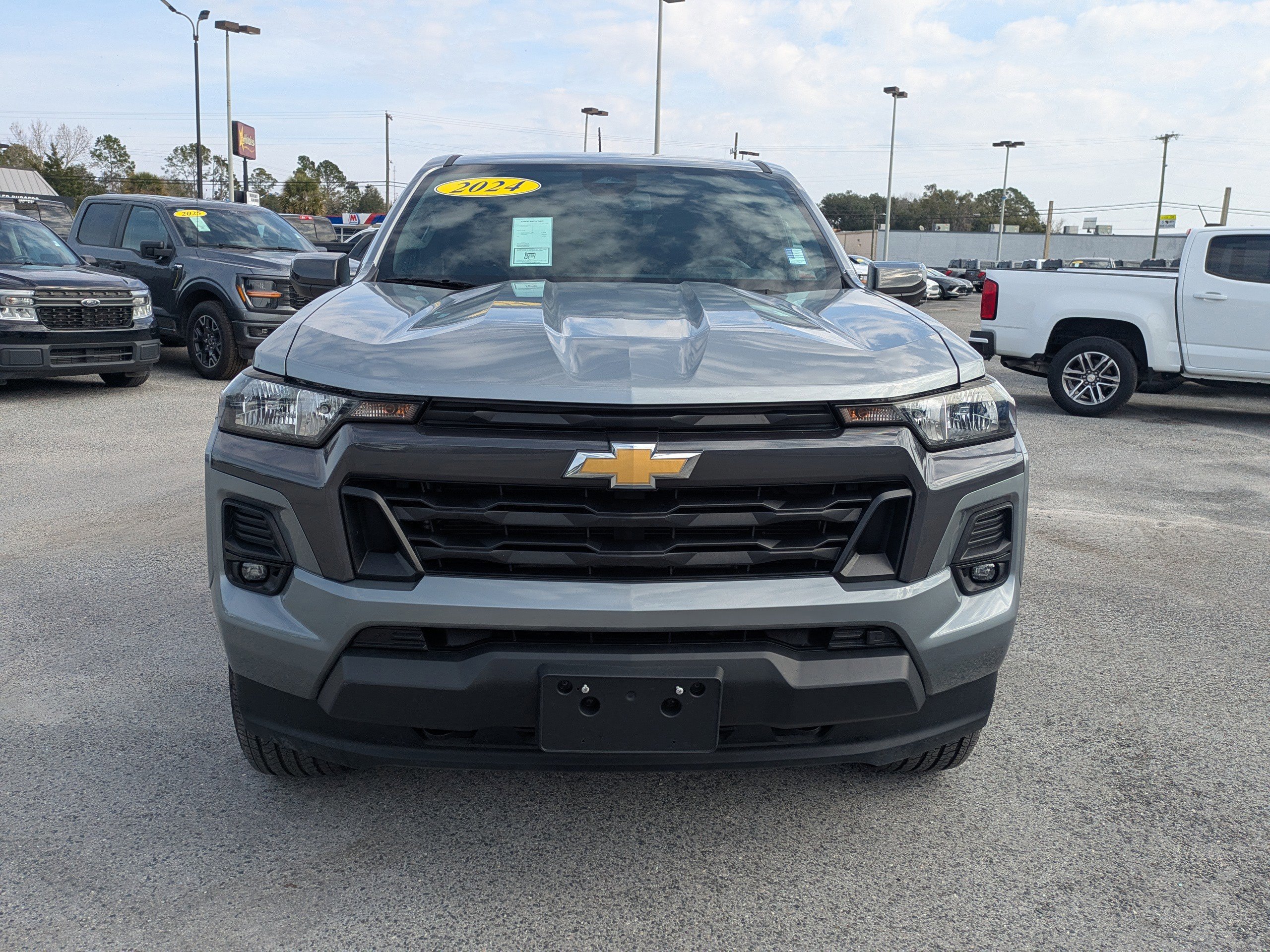 Used 2024 Chevrolet Colorado LT w/ LT Convenience Package II image 9