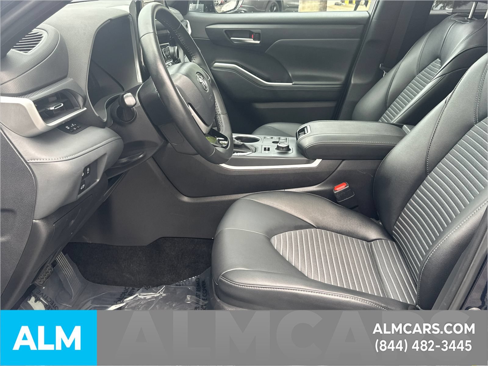 Used 2025 Toyota Highlander XSE AWD/4WD image 10