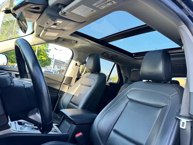 Certified 2022 Ford Explorer XLT w/ Equipment Group 202A AWD/4WD image 38