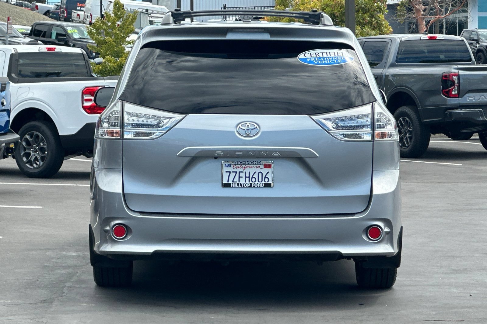 Used 2017 Toyota Sienna SE Premium FWD image 7