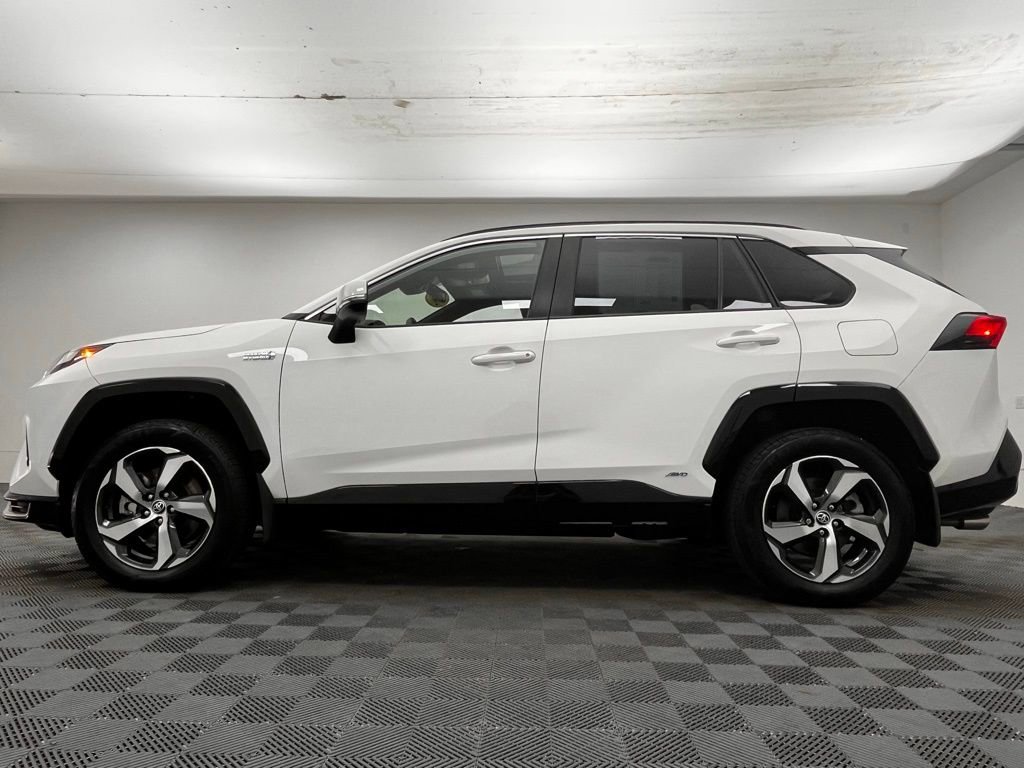 Used 2023 Toyota RAV4 SE w/ Weather & Moonroof Package image 16