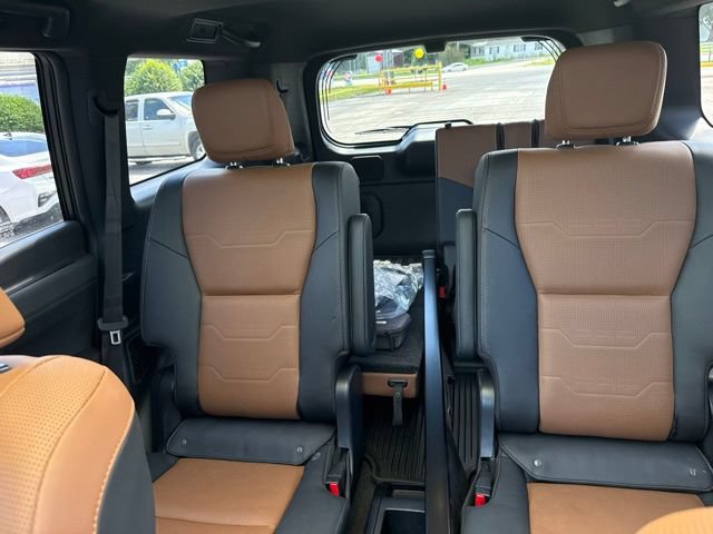 Used 2024 Lexus GX 550 w/ Accessory Package (2T) AWD/4WD image 38