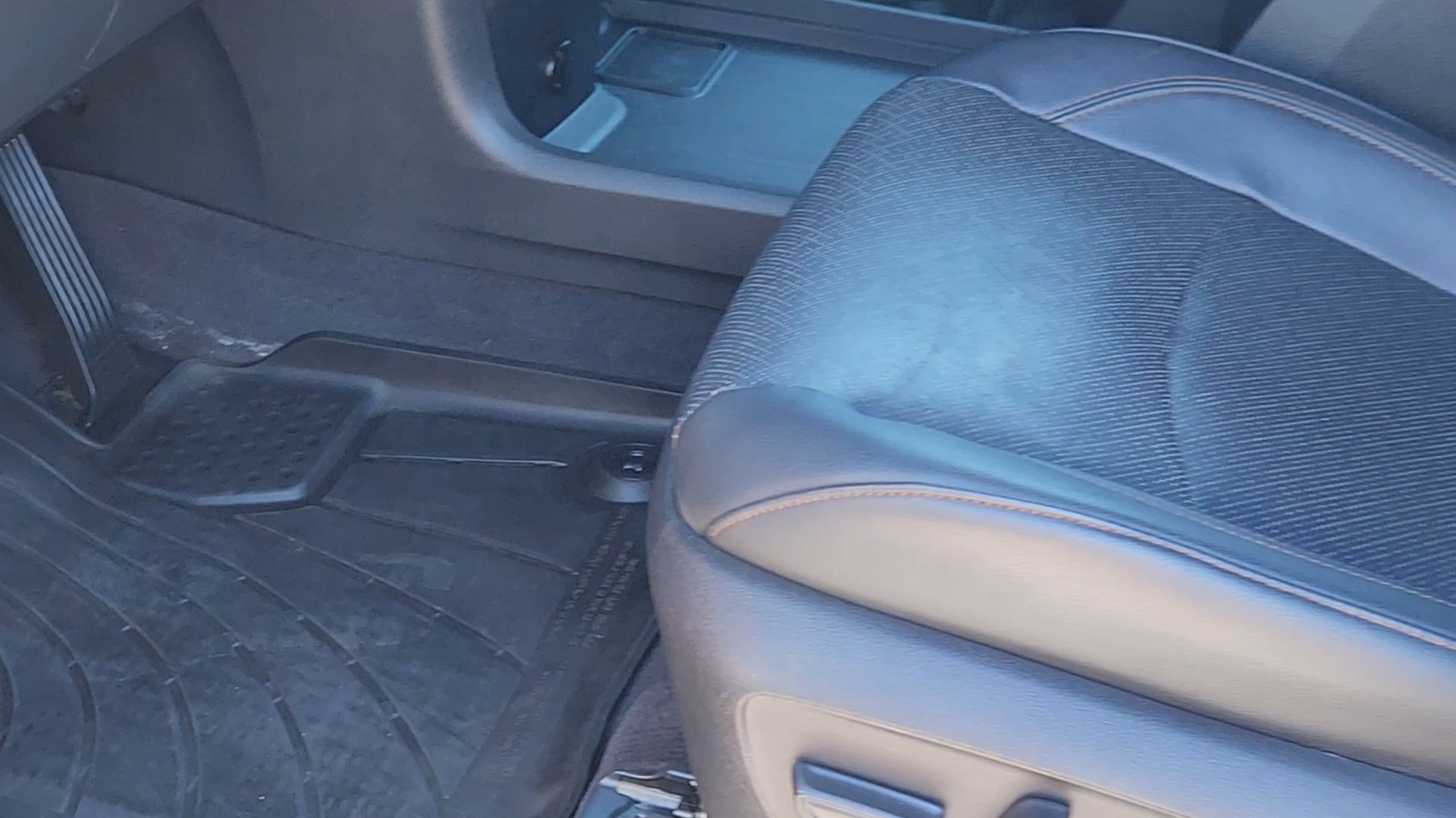 Used 2025 Toyota Sienna Limited AWD/4WD image 25