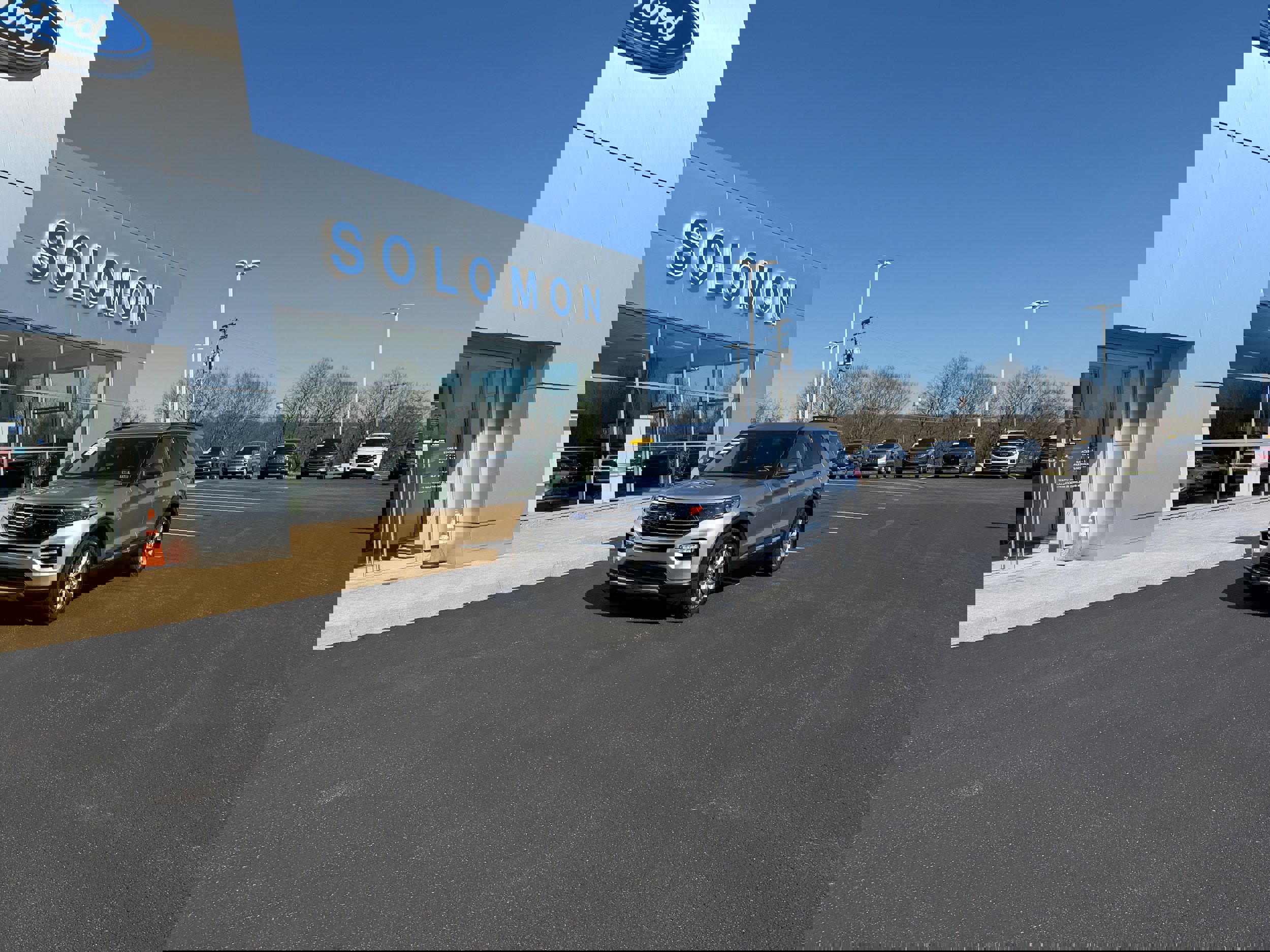 Certified 2020 Ford Explorer XLT w/ Equipment Group 202A image 7