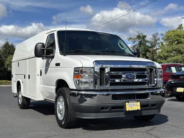 Certified 2022 Ford E-350 and Econoline 350 Super Duty w/ Power Windows & Locks Group RWD image 42