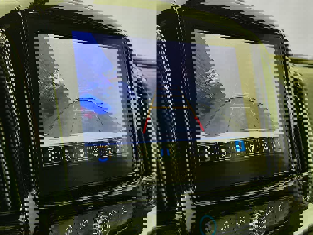 Used 2023 Chevrolet Traverse LT w/ Midnight/Sport Edition image 28