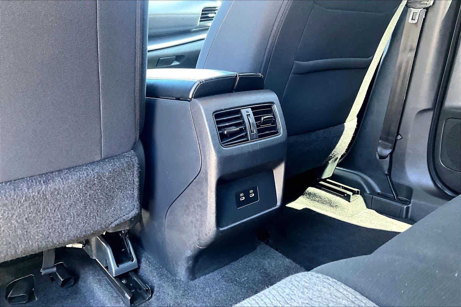 Used 2024 Nissan Rogue SV AWD/4WD image 36