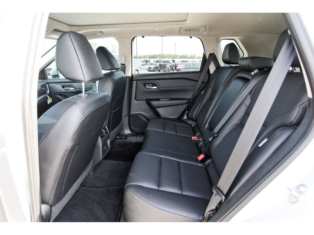 Used 2024 Nissan Rogue SV w/ SV Premium Package FWD image 10