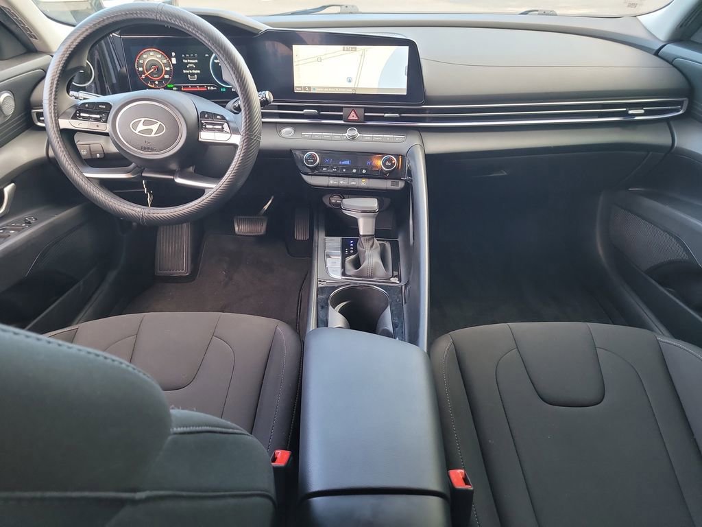 Used 2024 Hyundai Elantra Blue image 10