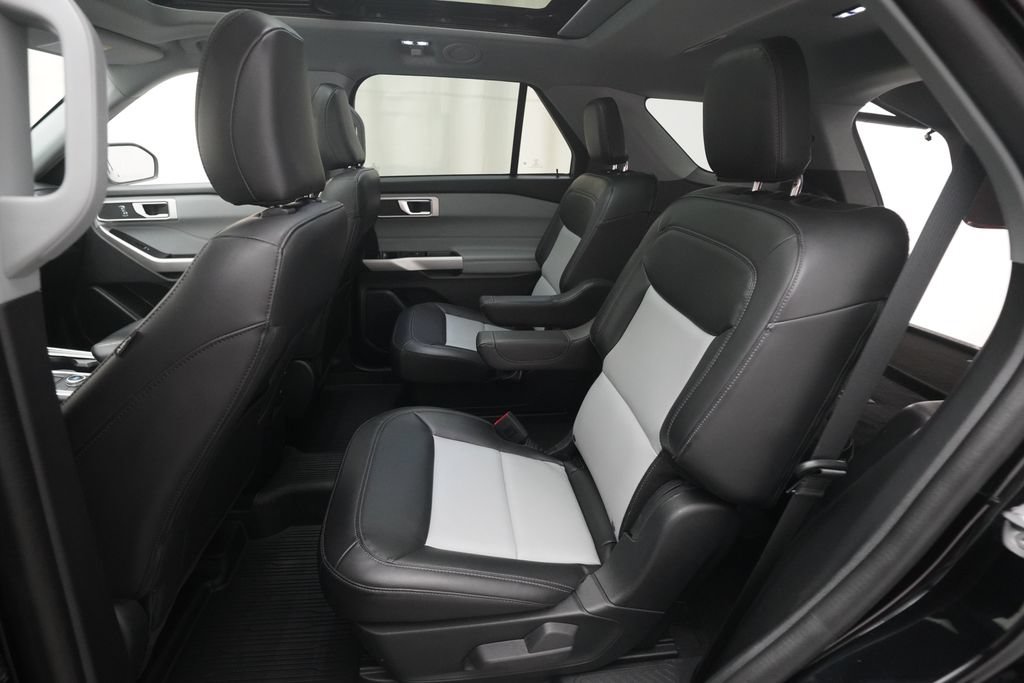 Certified 2022 Ford Explorer XLT w/ XLT Sport Appearance Package AWD/4WD image 16