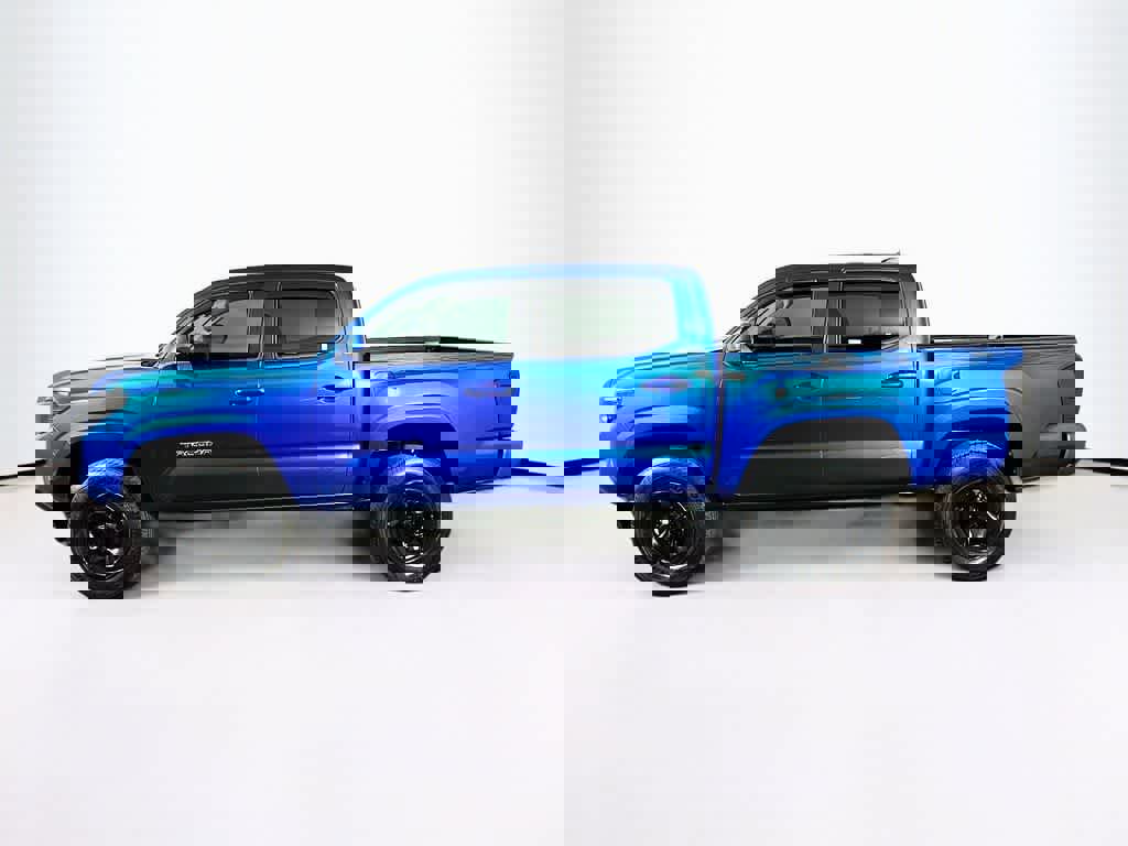 Used 2018 Toyota Tacoma SR5 image 2