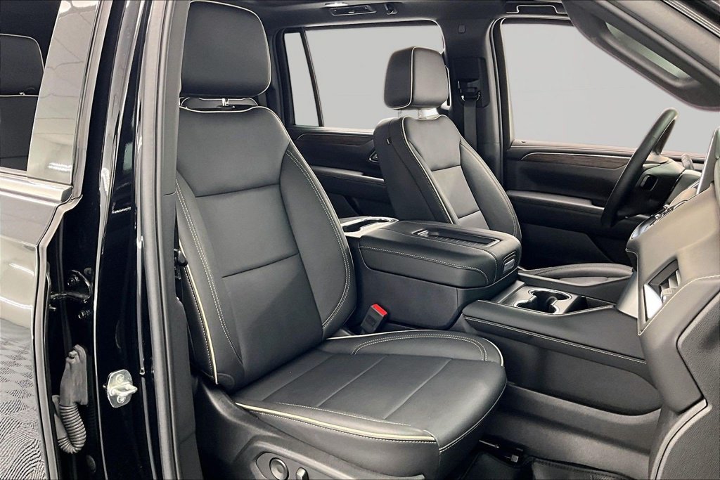 Used 2024 Chevrolet Suburban Premier AWD/4WD image 7