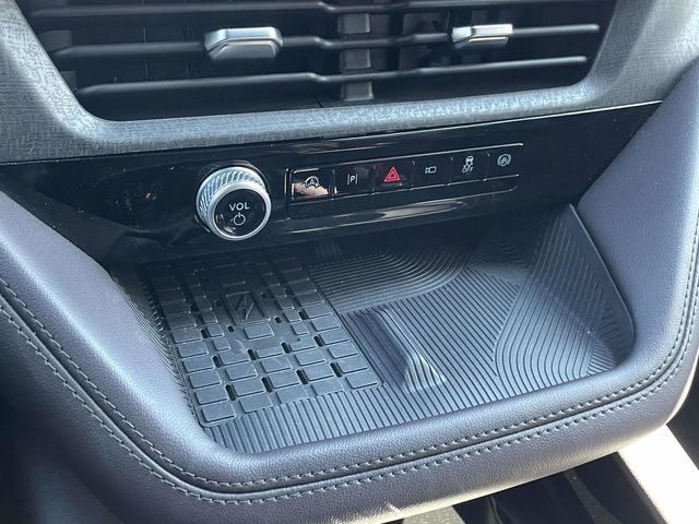 Certified 2025 Ford Explorer Platinum image 22