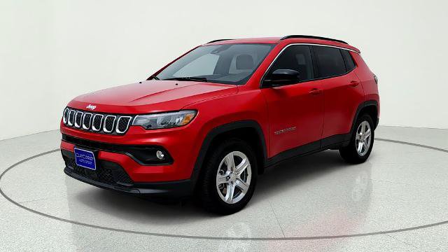 Used 2024 Jeep Compass Latitude AWD/4WD image 3
