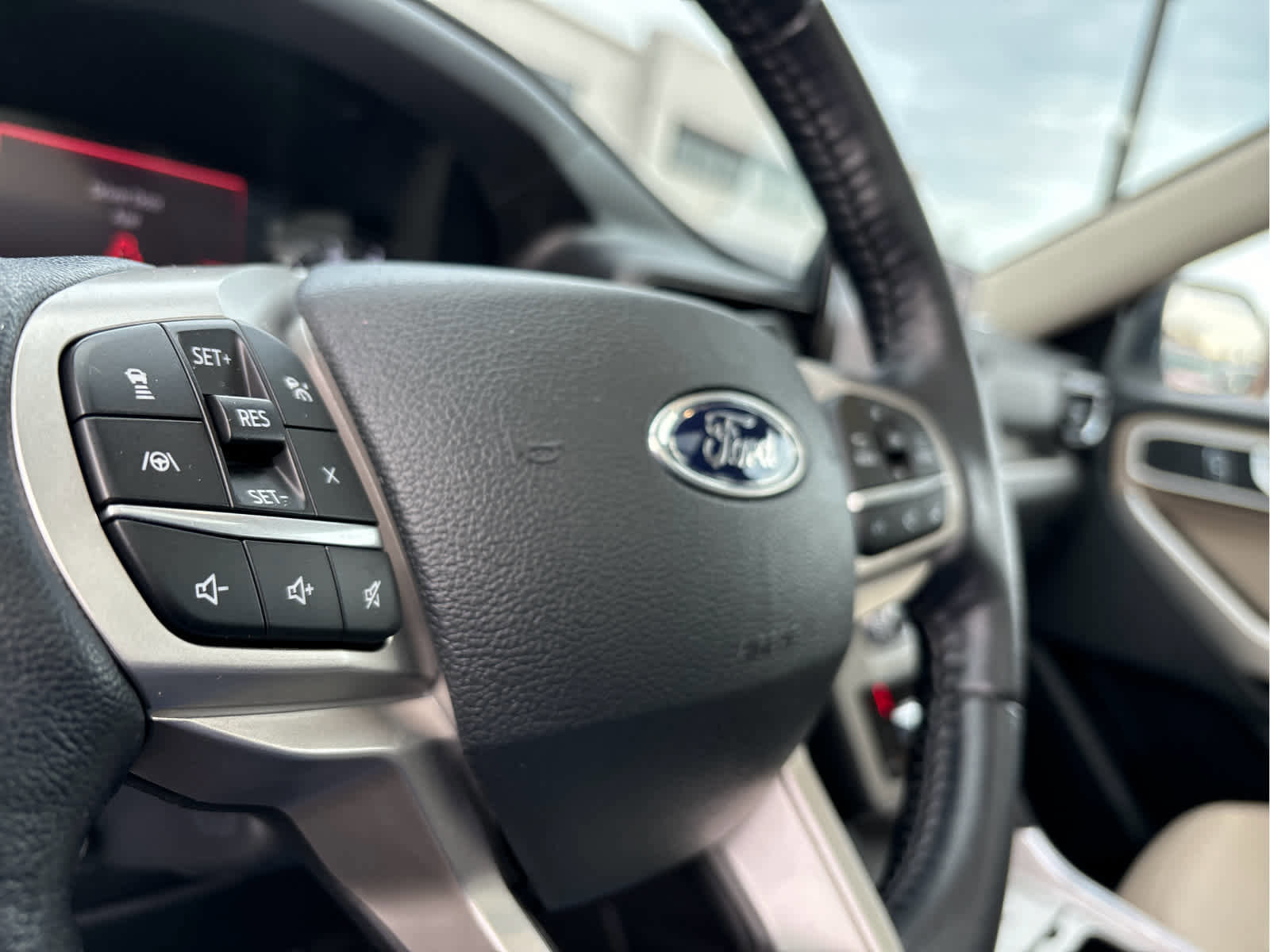 Certified 2022 Ford Explorer XLT w/ Equipment Group 202A image 17