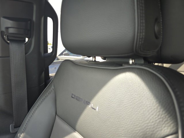 Used 2025 GMC Yukon XL Denali w/ Denali Reserve Package AWD/4WD image 20