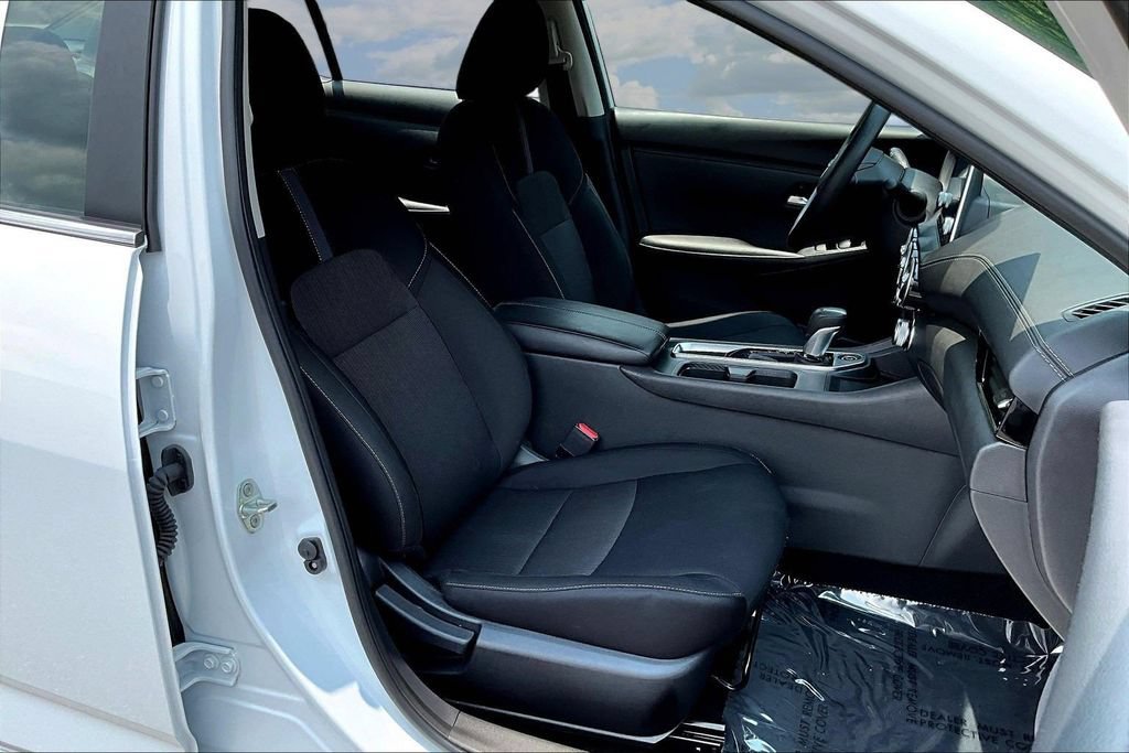 Used 2025 Nissan Sentra SV FWD image 31