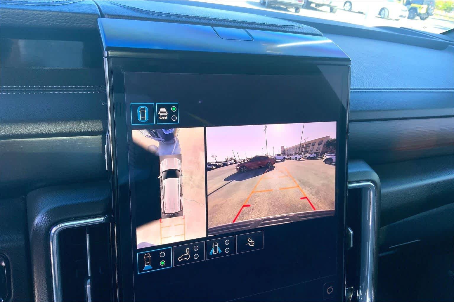 Used 2025 GMC Yukon Denali w/ Sun & Power Step Package AWD/4WD image 23