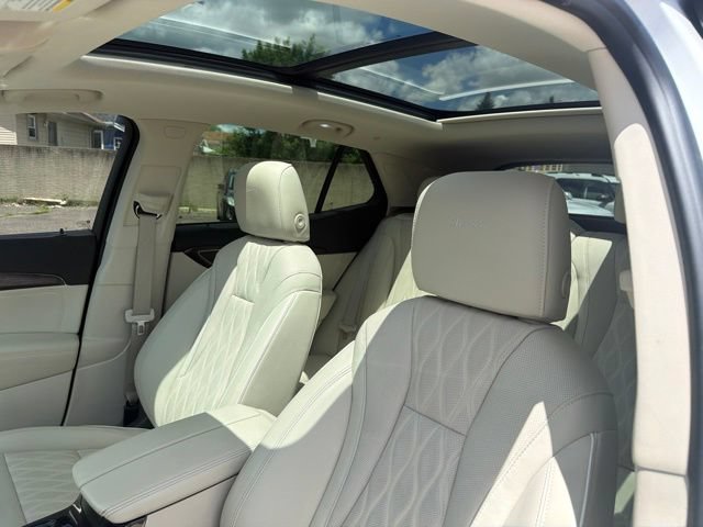 Used 2023 Buick Envision Avenir AWD/4WD image 22