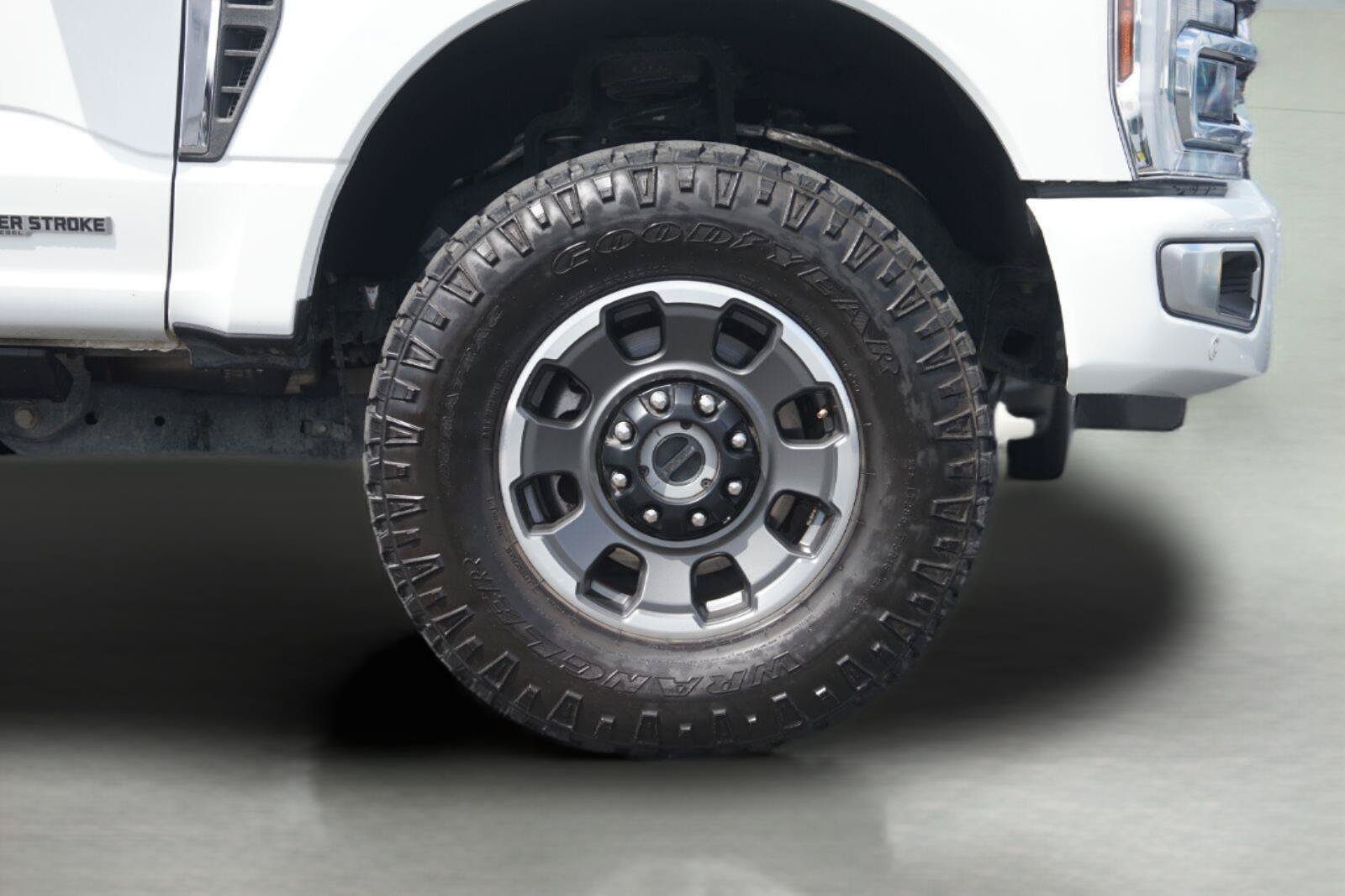 Certified 2024 Ford F250 Platinum w/ Tremor Off-Road Package AWD/4WD image 4