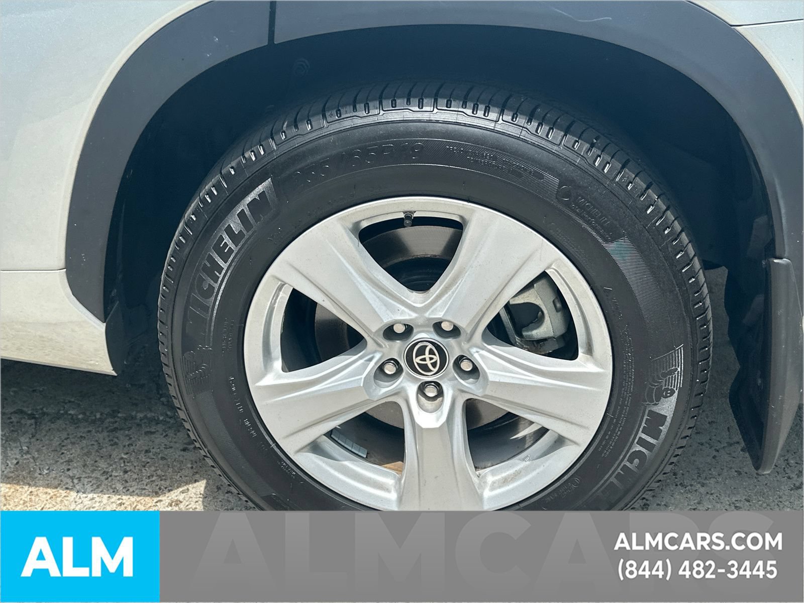 Used 2021 Toyota Highlander L AWD/4WD image 22