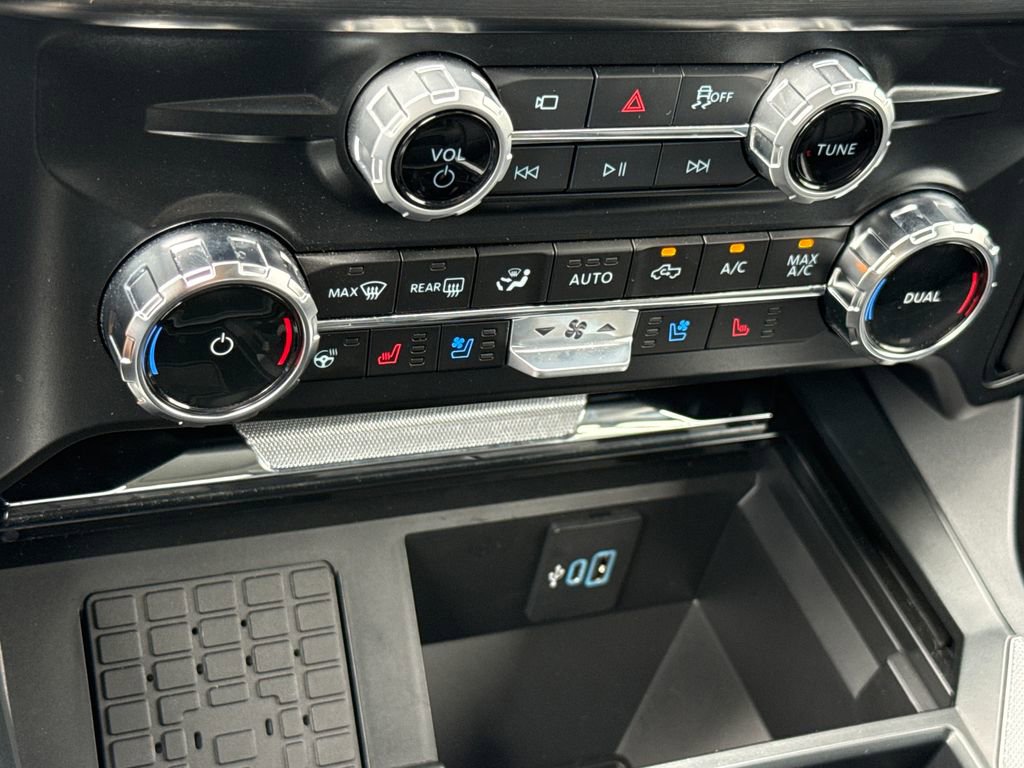 Certified 2025 Ford F250 Lariat w/ Lariat Ultimate Package AWD/4WD image 24
