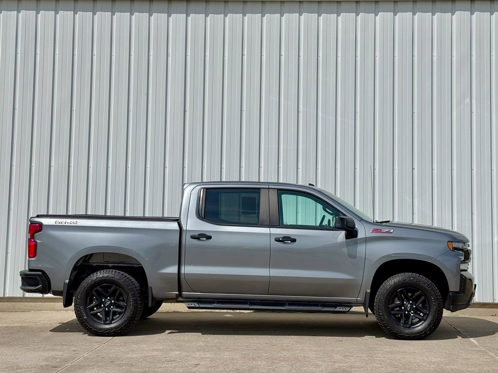 Used 2022 Chevrolet Silverado 1500 LT Trail Boss w/ LPO, Dark Essentials Package image 2