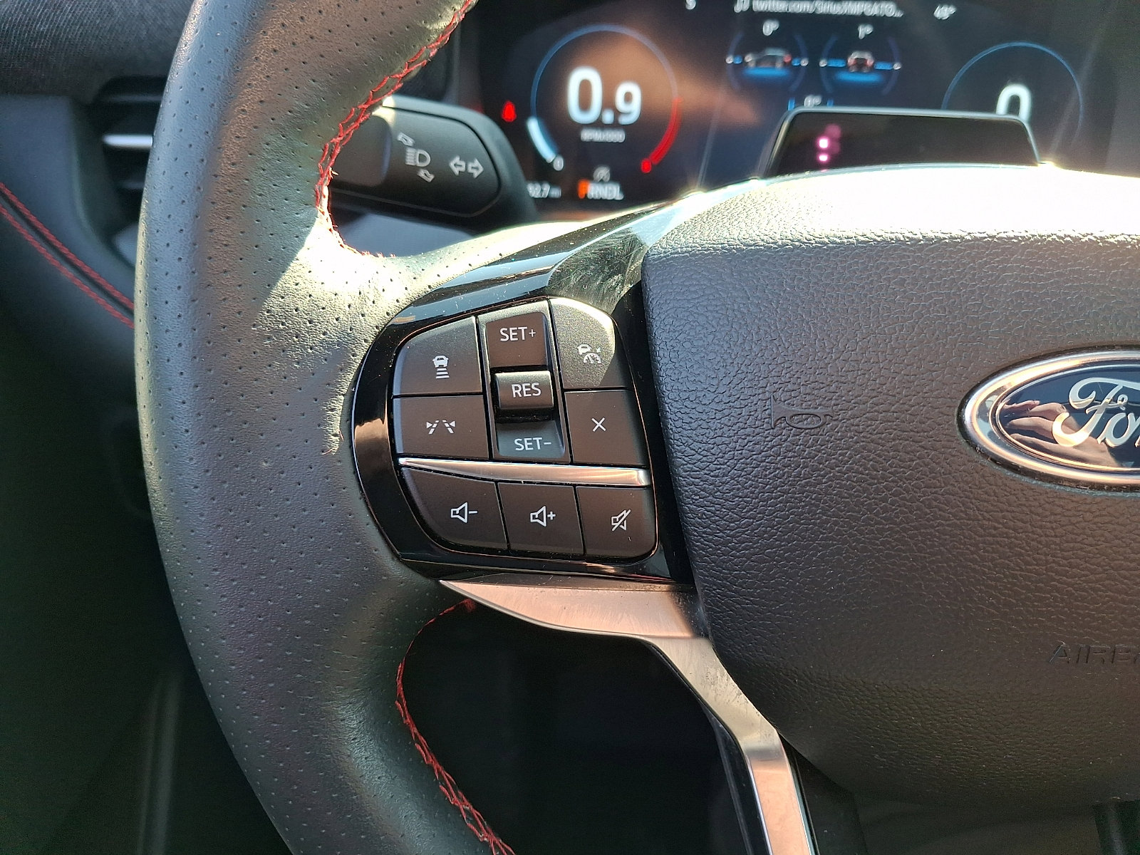 Certified 2025 Ford Explorer ST-Line w/ Premium Package AWD/4WD image 23