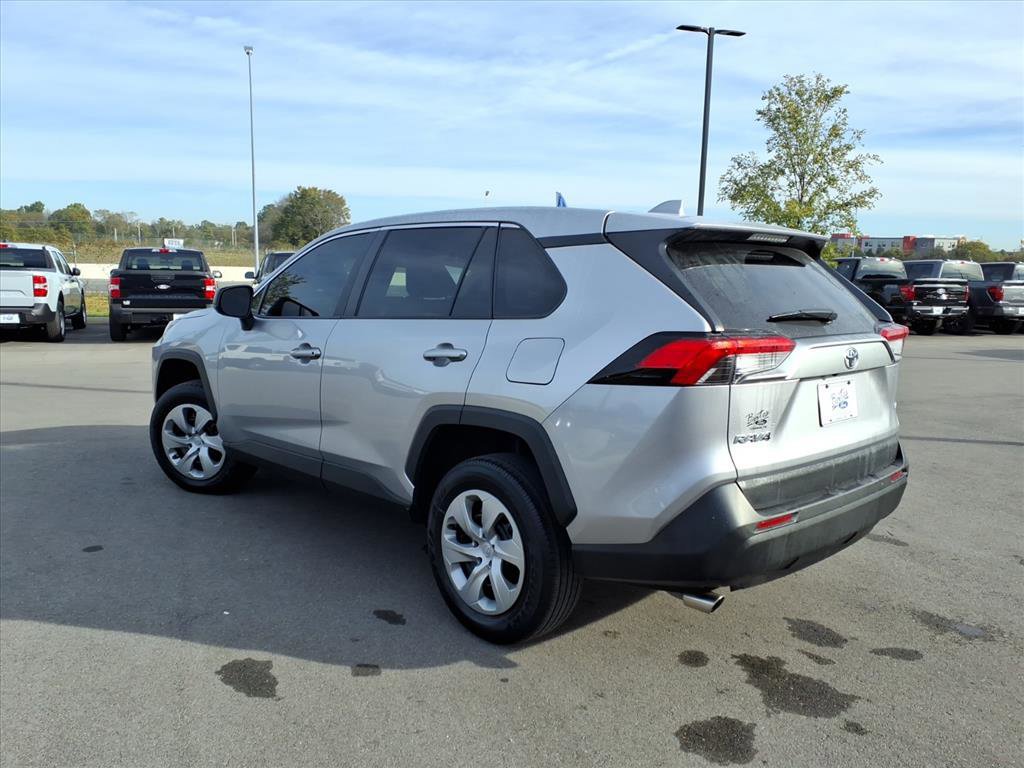 Used 2022 Toyota RAV4 LE image 3