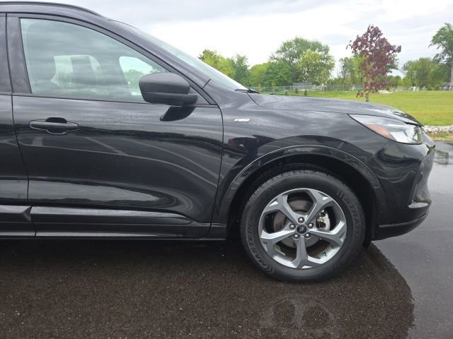 Certified 2024 Ford Escape ST-Line AWD/4WD image 4