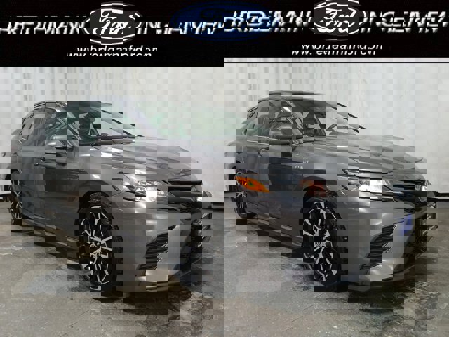 Used 2019 Toyota Camry SE image 1