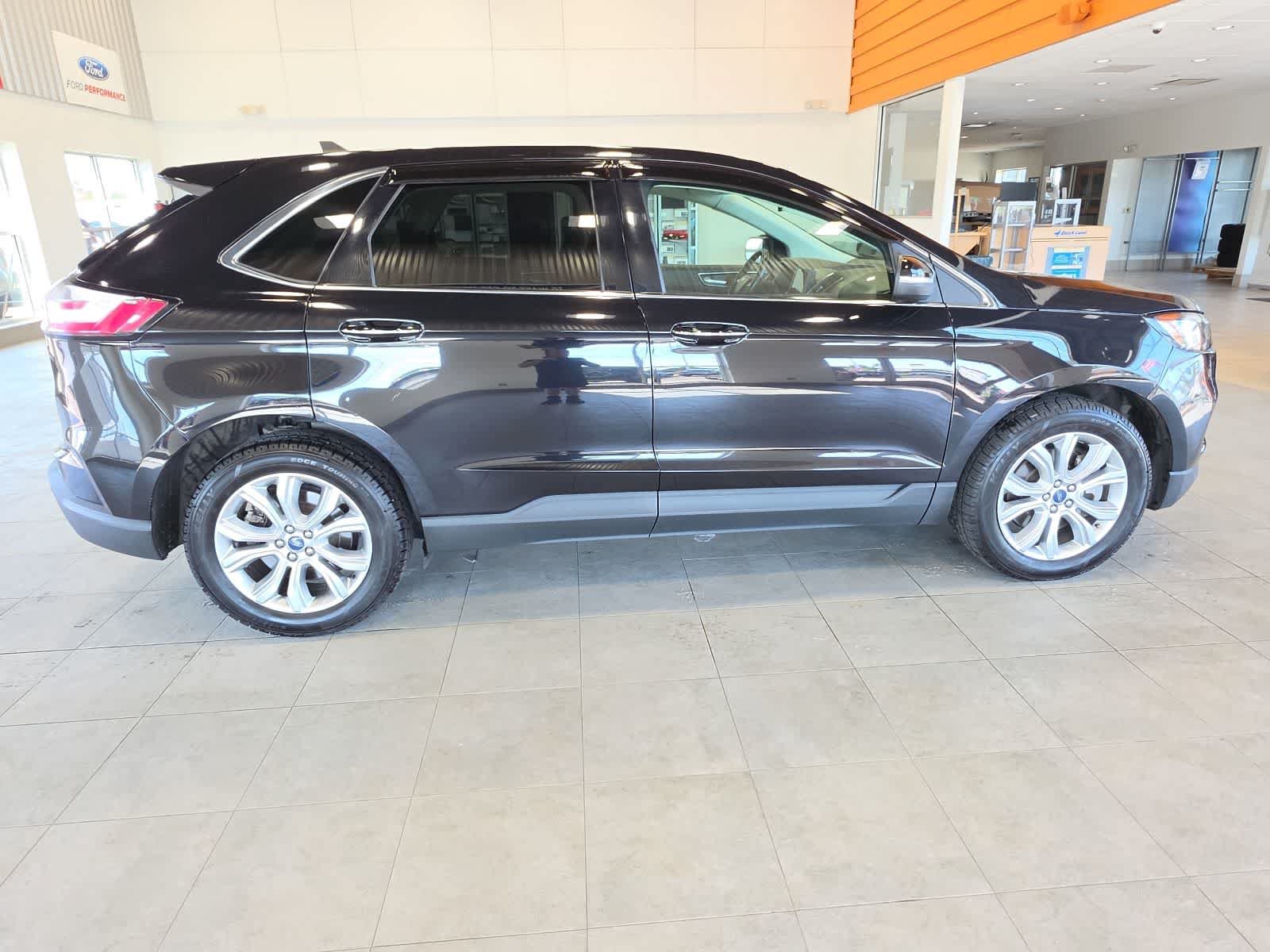 Certified 2022 Ford Edge Titanium AWD/4WD image 6