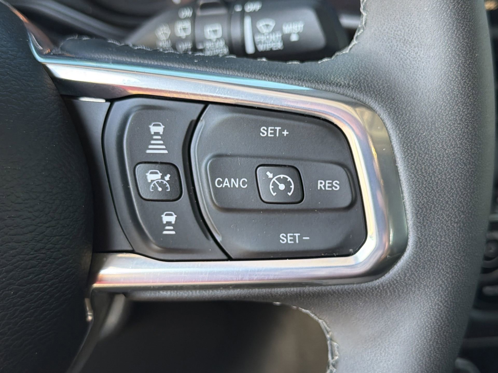 Used 2025 Jeep Wrangler Unlimited Sahara AWD/4WD image 20