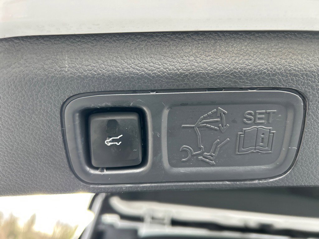 Certified 2023 Ford Expedition Limited image 18