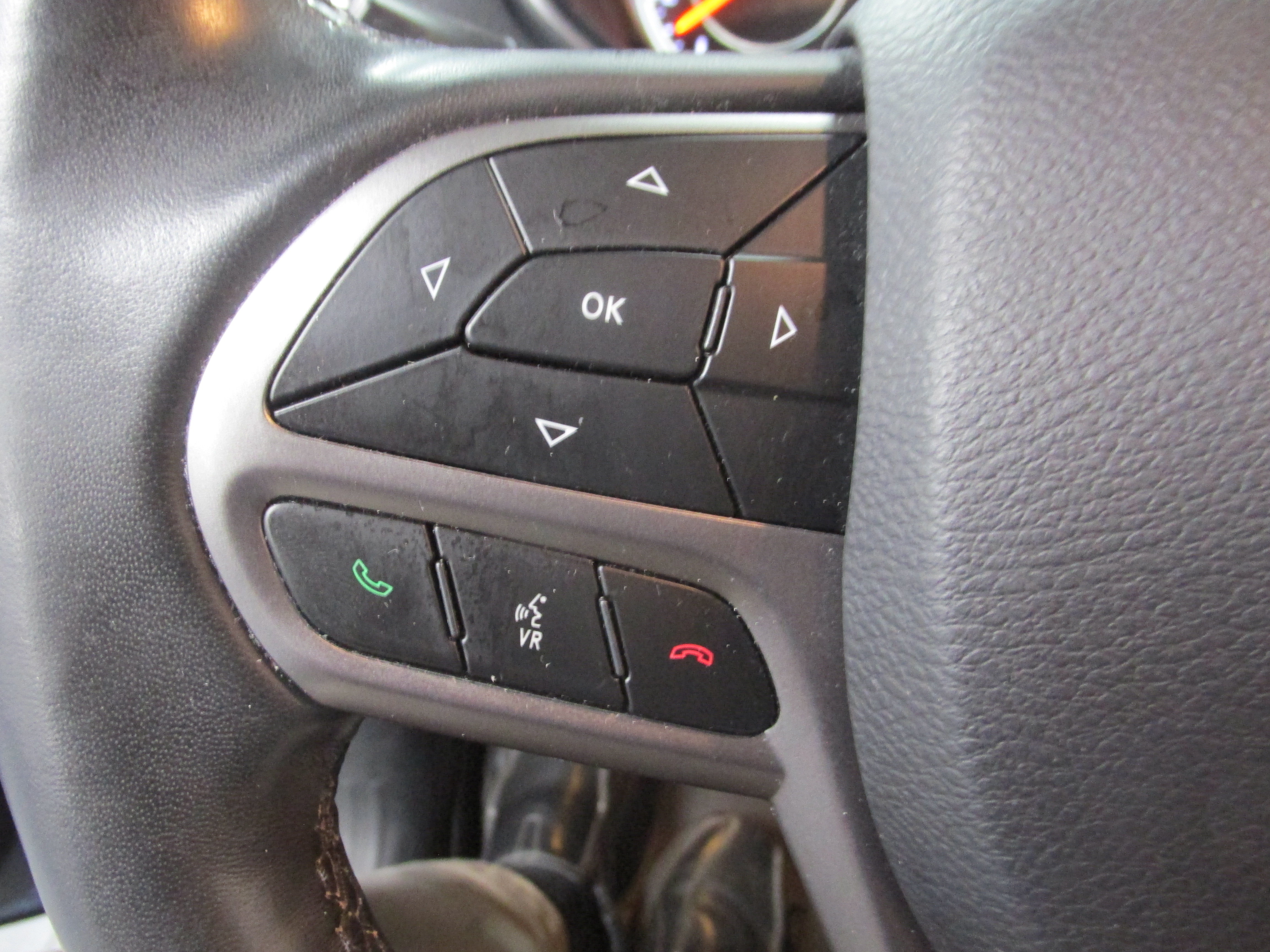 Used 2019 Jeep Cherokee Limited AWD/4WD image 34