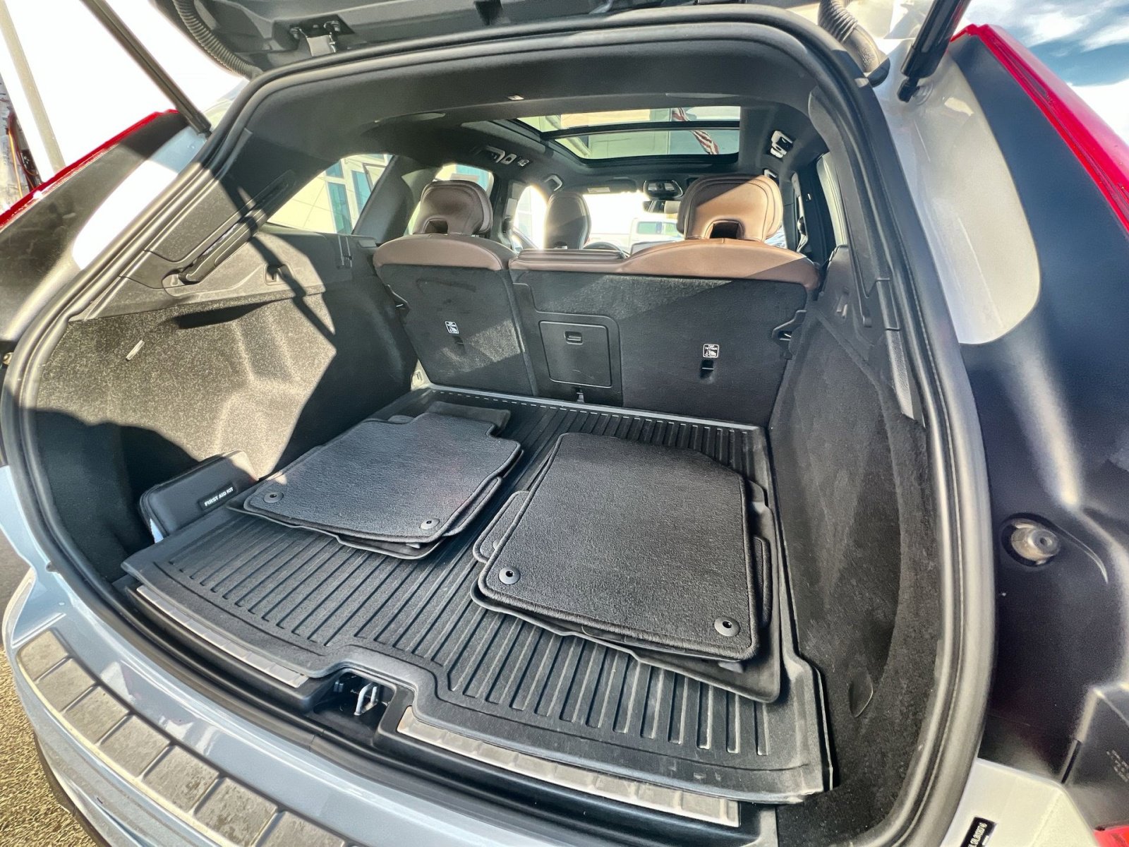 Used 2022 Volvo XC60 B5 Inscription w/ Climate Package image 25