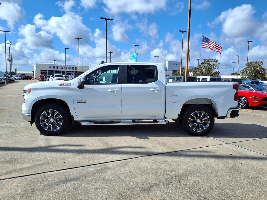 Used 2024 Chevrolet Silverado 1500 LT w/ Z71 Off-Road Package AWD/4WD image 3