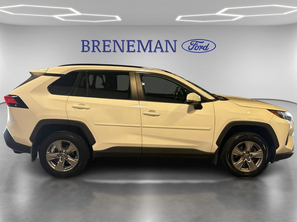 Used 2022 Toyota RAV4 XLE AWD/4WD image 5