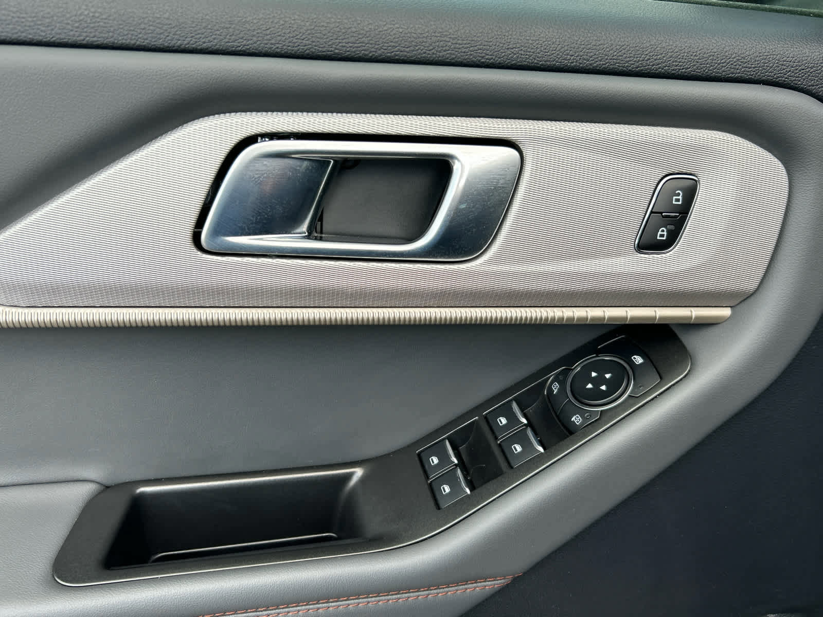 Certified 2025 Ford Explorer Active image 34