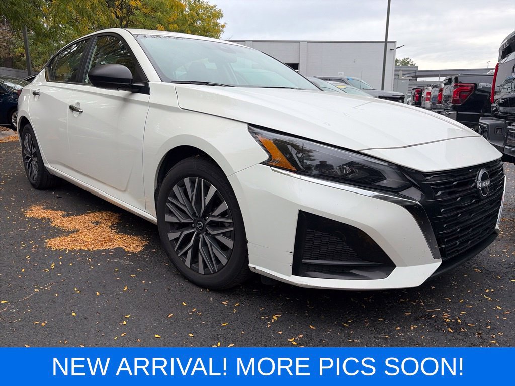 Used 2025 Nissan Altima 2.5 SV FWD image 1