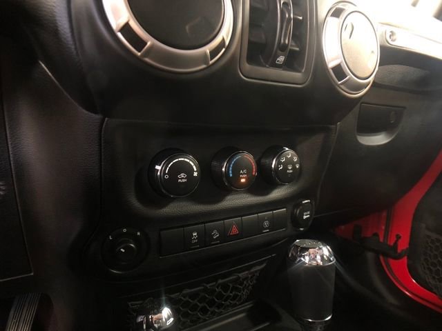 Used 2017 Jeep Wrangler Unlimited Sahara w/ Connectivity Group image 16